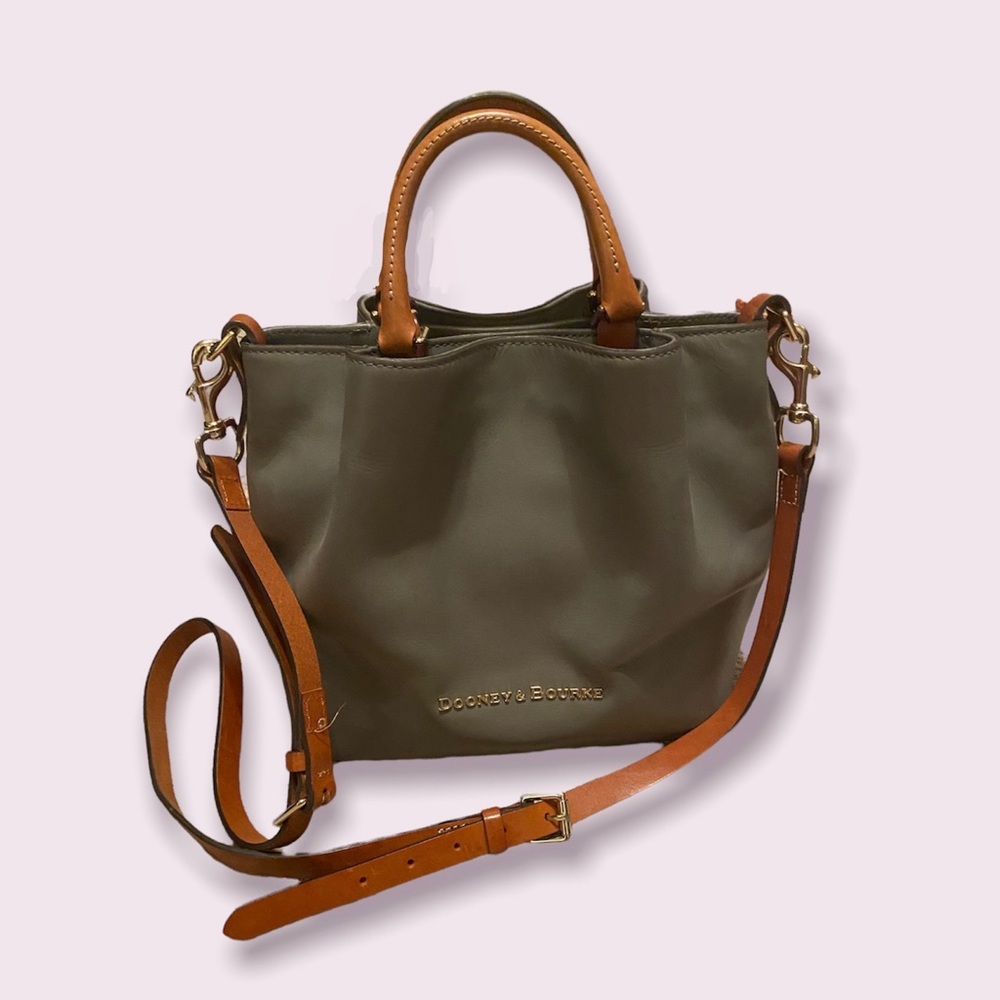 Dooney & Bourke women’s leather handbag